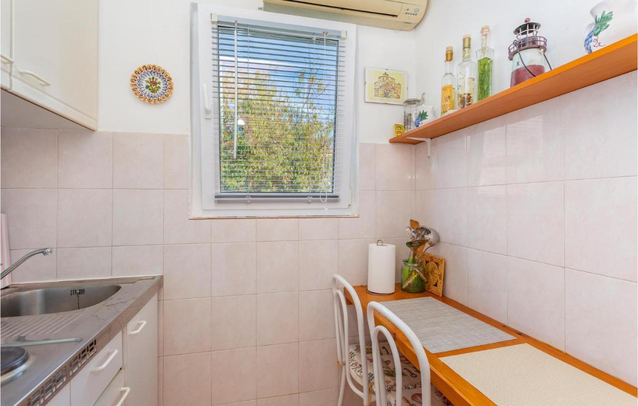 1 Bedroom Beautiful Apartment In Linardići מראה חיצוני תמונה