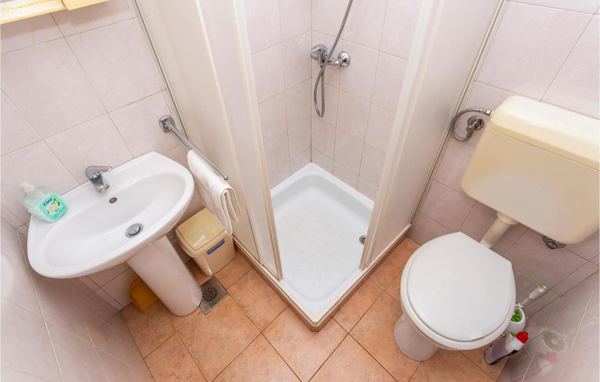 1 Bedroom Beautiful Apartment In Linardići מראה חיצוני תמונה