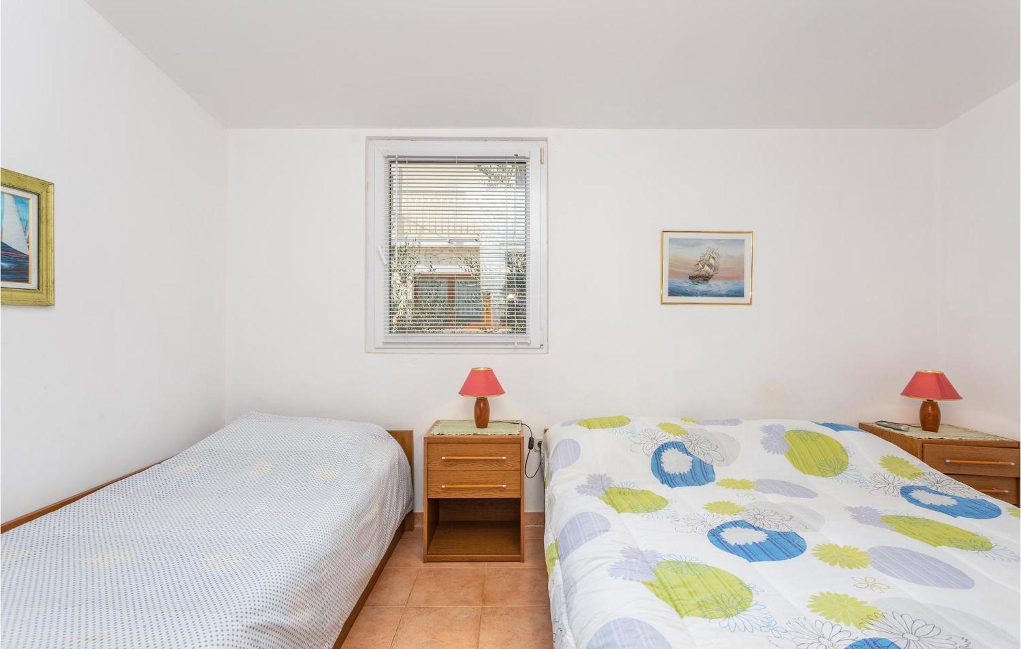 1 Bedroom Beautiful Apartment In Linardići מראה חיצוני תמונה