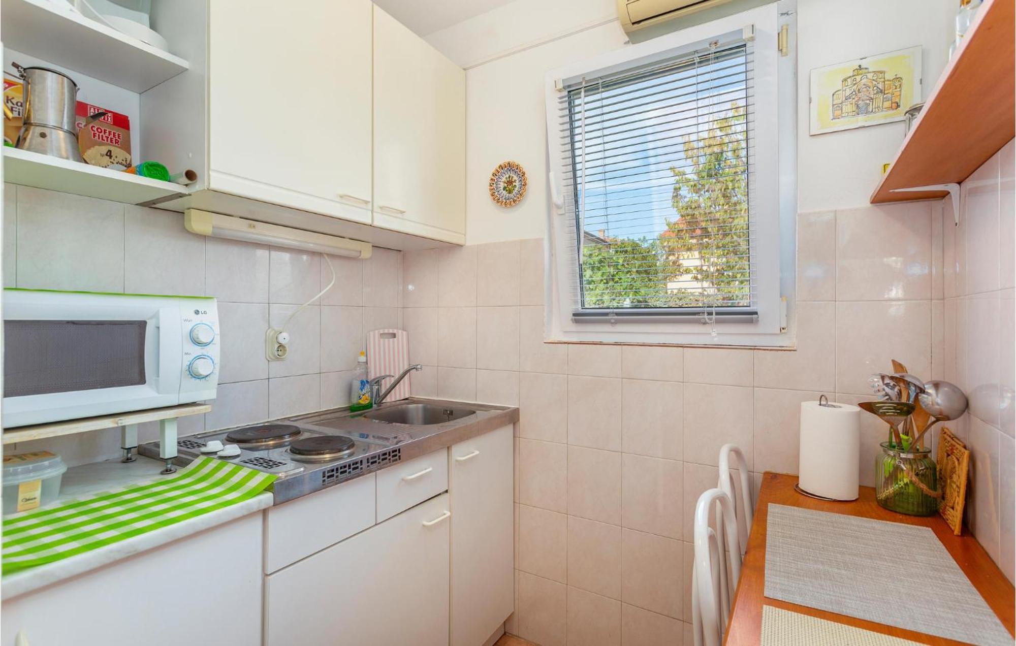 1 Bedroom Beautiful Apartment In Linardići מראה חיצוני תמונה