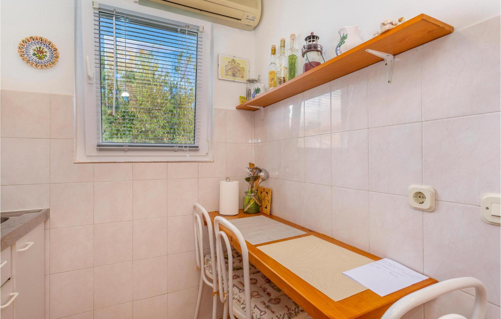 1 Bedroom Beautiful Apartment In Linardići מראה חיצוני תמונה